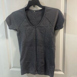 Lululemon Women's Gray V-Neck Top